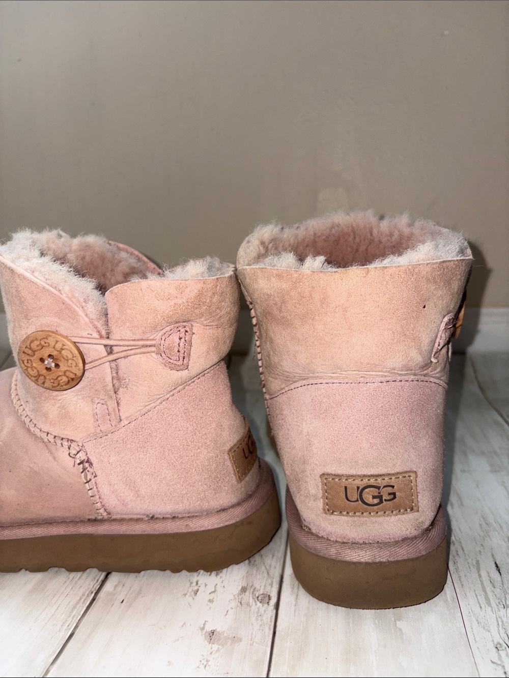 UGG Classic Mini Button Suede Boots - Dusty Pink size 8 pre-owned - Picture 2 of 10